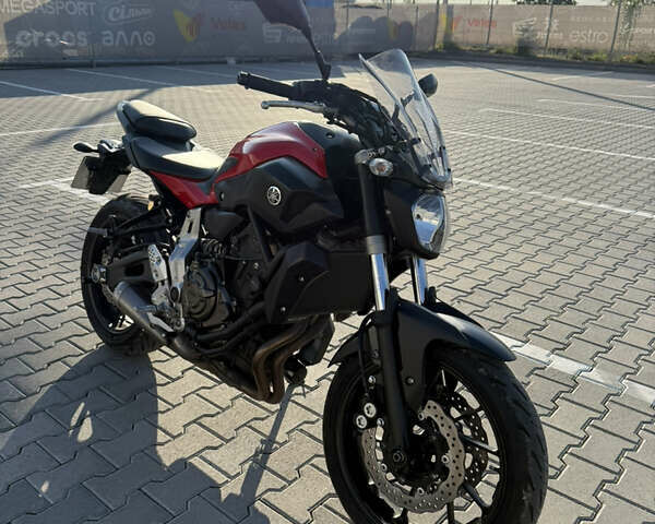 Красный Ямаха MT-07, объемом двигателя 0.69 л и пробегом 35 тыс. км за 7000 $, фото 1 на Automoto.ua