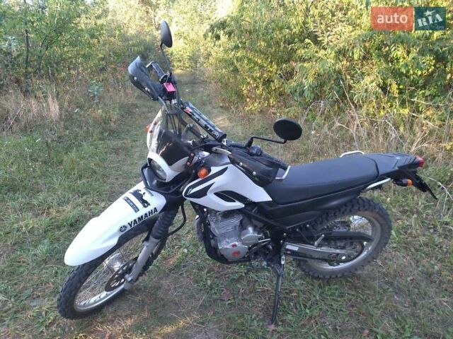 Белый Ямаха Serow 250, объемом двигателя 0.2 л и пробегом 12 тыс. км за 3500 $, фото 1 на Automoto.ua