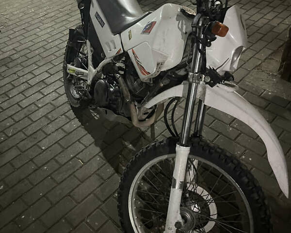 Белый Ямаха Serow 250, объемом двигателя 0.7 л и пробегом 47 тыс. км за 1800 $, фото 1 на Automoto.ua