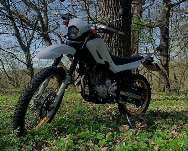 Білий Ямаха Serow 250, об'ємом двигуна 0.25 л та пробігом 60 тис. км за 3000 $, фото 1 на Automoto.ua