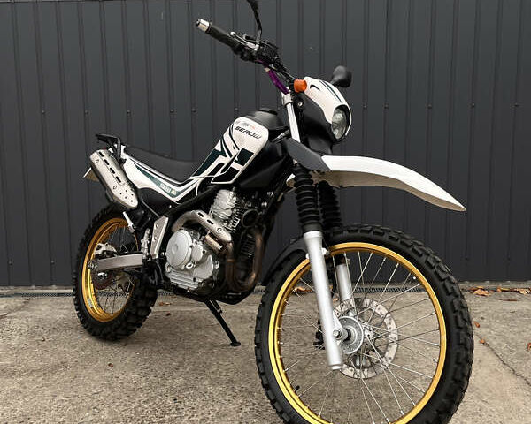 Белый Ямаха Serow 250, объемом двигателя 0.25 л и пробегом 38 тыс. км за 4000 $, фото 1 на Automoto.ua