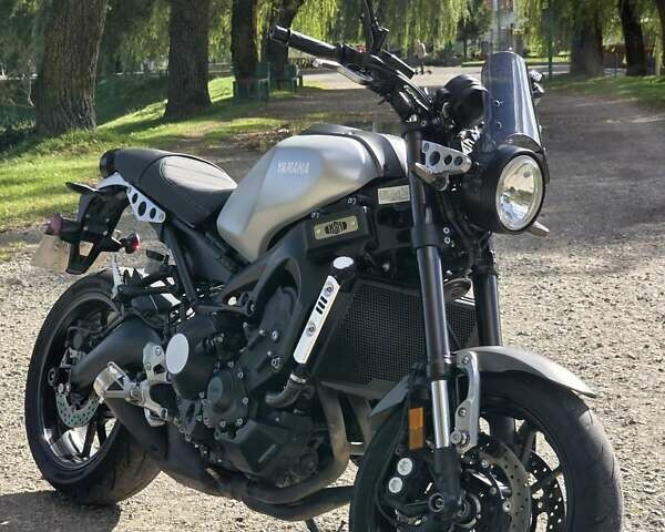 Черный Ямаха XSR 900, объемом двигателя 0.85 л и пробегом 8 тыс. км за 10000 $, фото 1 на Automoto.ua