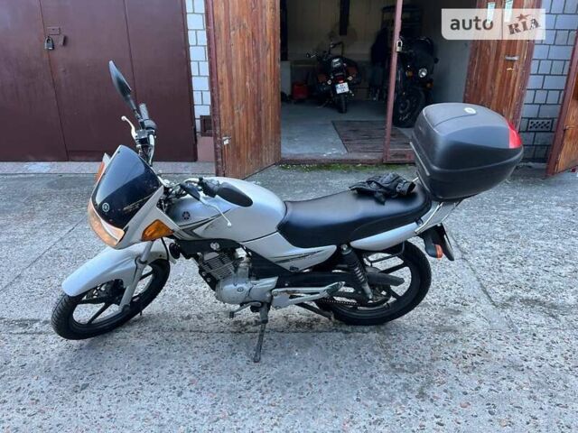 Серый Ямаха YBR125, объемом двигателя 0.1 л и пробегом 24 тыс. км за 1500 $, фото 1 на Automoto.ua