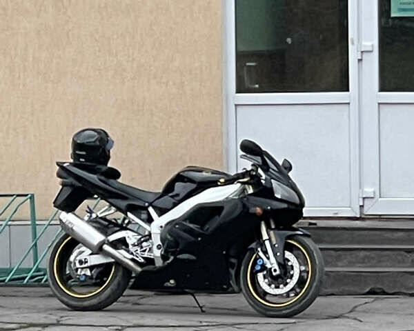 Черный Ямаха YZF R1, объемом двигателя 1 л и пробегом 82 тыс. км за 6000 $, фото 1 на Automoto.ua