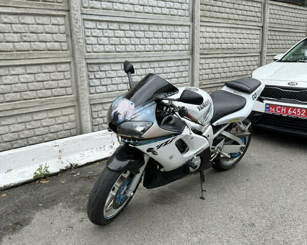 Белый Ямаха YZF R6, объемом двигателя 0.6 л и пробегом 30 тыс. км за 3700 $, фото 1 на Automoto.ua