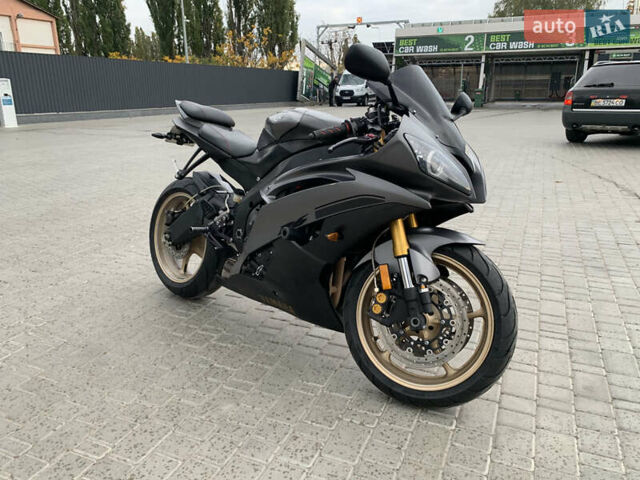 Серый Ямаха YZF R6, объемом двигателя 0.6 л и пробегом 48 тыс. км за 8000 $, фото 1 на Automoto.ua