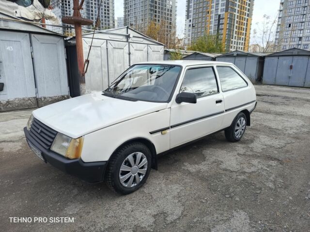Белый ЗАЗ 1102 Таврия, объемом двигателя 1.1 л и пробегом 170 тыс. км за 523 $, фото 1 на Automoto.ua