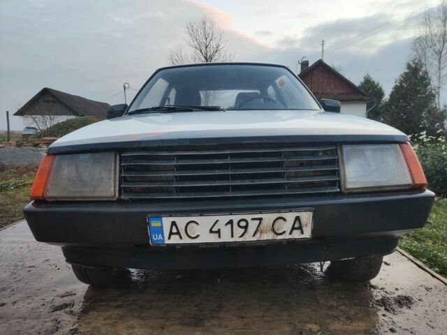 Белый ЗАЗ 1102 Таврия, объемом двигателя 1.1 л и пробегом 318 тыс. км за 600 $, фото 1 на Automoto.ua