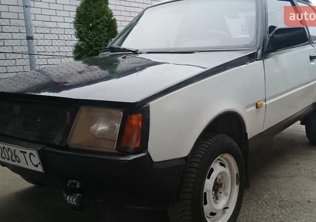 Белый ЗАЗ 1102 Таврия, объемом двигателя 1.09 л и пробегом 200 тыс. км за 1186 $, фото 1 на Automoto.ua