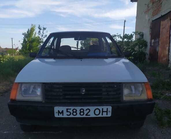 Белый ЗАЗ 1102 Таврия, объемом двигателя 1.1 л и пробегом 358 тыс. км за 300 $, фото 1 на Automoto.ua