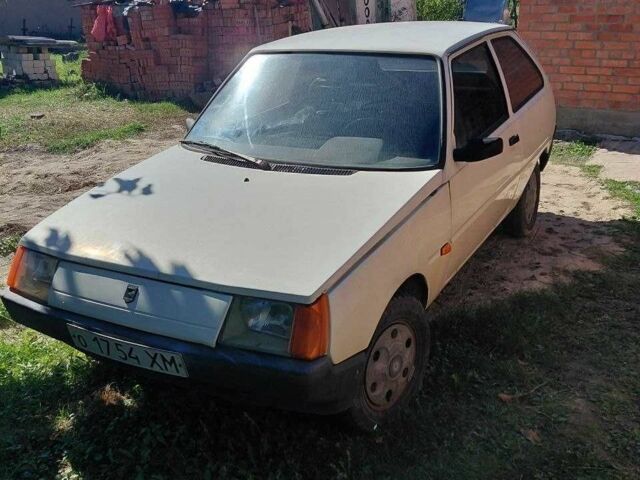 Білий ЗАЗ 1102 Таврія, об'ємом двигуна 1.1 л та пробігом 300 тис. км за 447 $, фото 1 на Automoto.ua