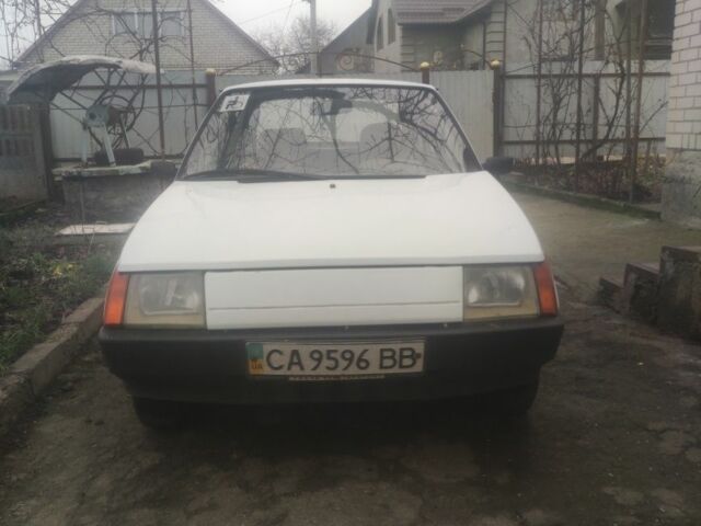 Белый ЗАЗ 1102 Таврия, объемом двигателя 1.1 л и пробегом 100 тыс. км за 475 $, фото 1 на Automoto.ua