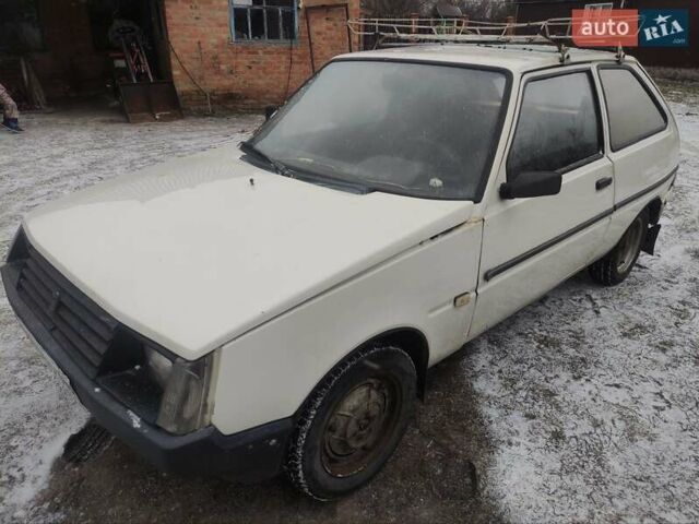 Белый ЗАЗ 1102 Таврия, объемом двигателя 1.1 л и пробегом 300 тыс. км за 400 $, фото 1 на Automoto.ua