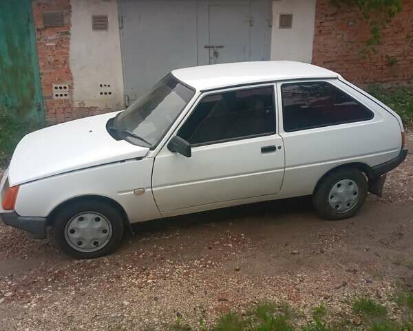 Белый ЗАЗ 1102 Таврия, объемом двигателя 1.1 л и пробегом 36 тыс. км за 900 $, фото 1 на Automoto.ua