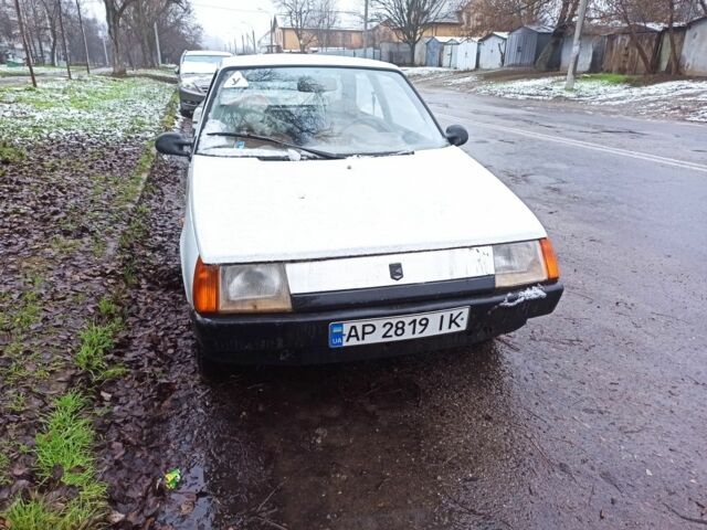 Белый ЗАЗ 1102 Таврия, объемом двигателя 1.1 л и пробегом 100 тыс. км за 400 $, фото 1 на Automoto.ua