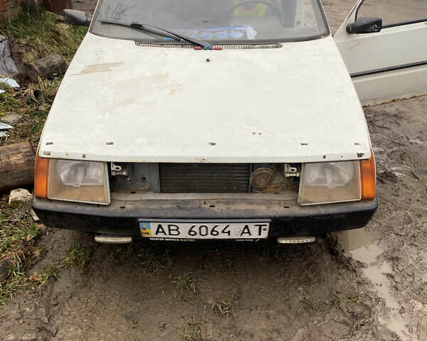 Белый ЗАЗ 1102 Таврия, объемом двигателя 1.1 л и пробегом 200 тыс. км за 300 $, фото 1 на Automoto.ua