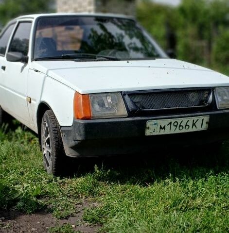 Белый ЗАЗ 1102 Таврия, объемом двигателя 1 л и пробегом 192 тыс. км за 532 $, фото 1 на Automoto.ua