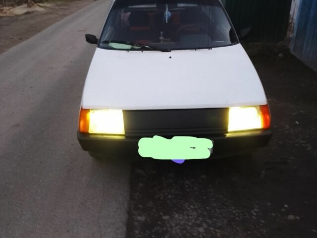 Белый ЗАЗ 1102 Таврия, объемом двигателя 1 л и пробегом 60 тыс. км за 750 $, фото 1 на Automoto.ua