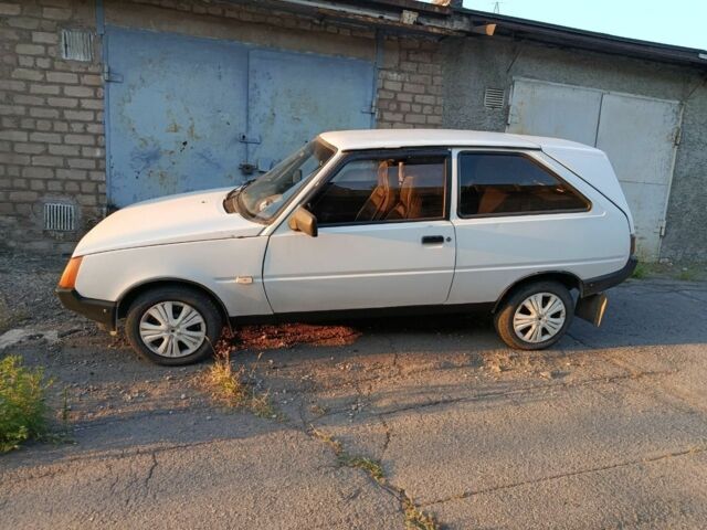 Белый ЗАЗ 1102 Таврия, объемом двигателя 1.2 л и пробегом 200 тыс. км за 650 $, фото 1 на Automoto.ua