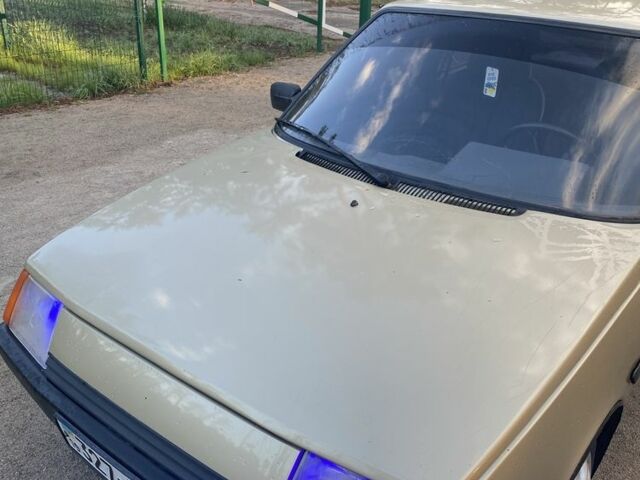 Бежевий ЗАЗ 1102 Таврія, об'ємом двигуна 1.1 л та пробігом 100 тис. км за 842 $, фото 1 на Automoto.ua