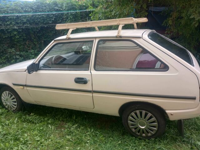 Бежевый ЗАЗ 1102 Таврия, объемом двигателя 1.1 л и пробегом 300 тыс. км за 358 $, фото 1 на Automoto.ua