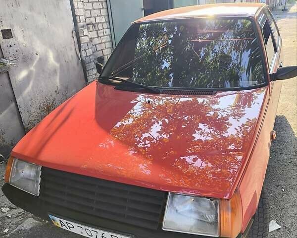 Красный ЗАЗ 1102 Таврия, объемом двигателя 1.1 л и пробегом 200 тыс. км за 950 $, фото 1 на Automoto.ua