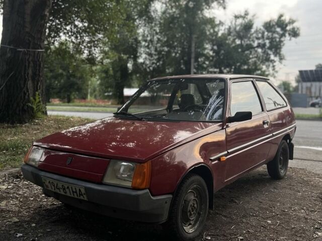 Красный ЗАЗ 1102 Таврия, объемом двигателя 1.1 л и пробегом 200 тыс. км за 600 $, фото 1 на Automoto.ua