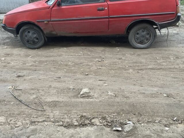 Червоний ЗАЗ 1102 Таврія, об'ємом двигуна 1.2 л та пробігом 300 тис. км за 271 $, фото 1 на Automoto.ua