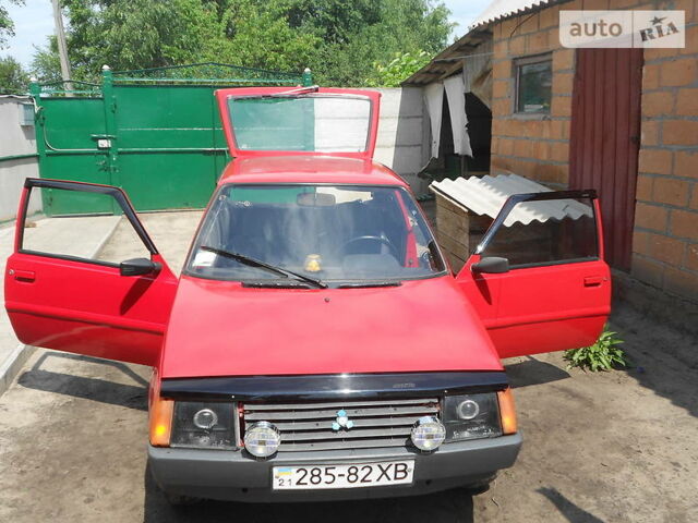 Красный ЗАЗ 1102 Таврия, объемом двигателя 1.2 л и пробегом 90 тыс. км за 1098 $, фото 1 на Automoto.ua