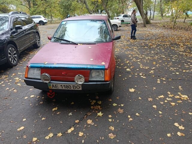 ЗАЗ 1102 Таврия 2002 в Днепре (Днепропетровске) на Automoto.ua Красный ЗАЗ 1102 Таврия, объемом двигателя 1.1 л и пробегом 70 тыс. км за 832 $, фото 1 на Automoto.ua