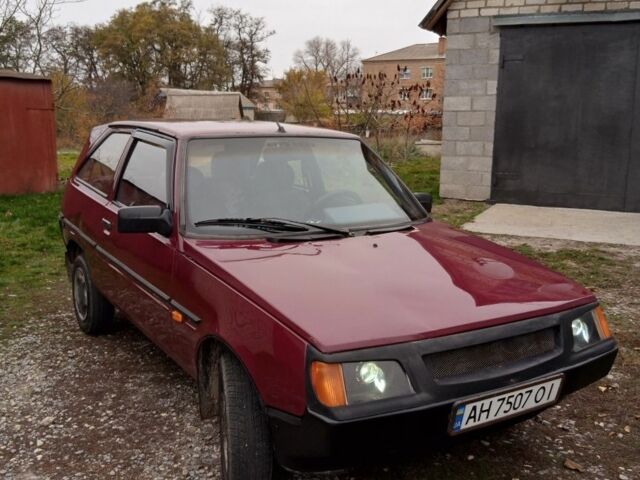 Красный ЗАЗ 1102 Таврия, объемом двигателя 1.2 л и пробегом 194 тыс. км за 950 $, фото 1 на Automoto.ua