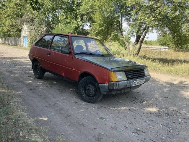 Красный ЗАЗ 1102 Таврия, объемом двигателя 1.1 л и пробегом 300 тыс. км за 320 $, фото 1 на Automoto.ua