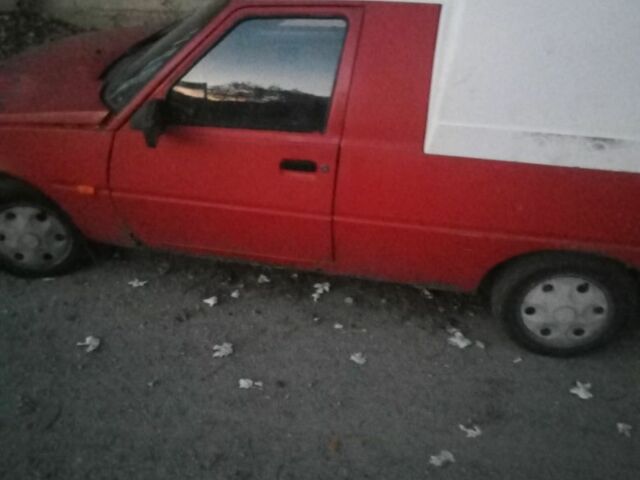 Красный ЗАЗ 1102 Таврия, объемом двигателя 1 л и пробегом 160 тыс. км за 335 $, фото 1 на Automoto.ua