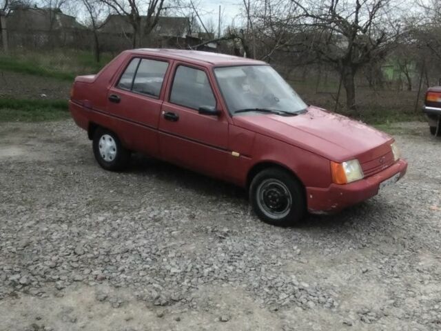 Красный ЗАЗ 1102 Таврия, объемом двигателя 1.2 л и пробегом 856 тыс. км за 528 $, фото 1 на Automoto.ua