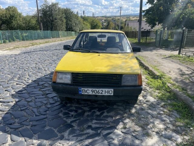 Желтый ЗАЗ 1102 Таврия, объемом двигателя 1.1 л и пробегом 200 тыс. км за 224 $, фото 1 на Automoto.ua