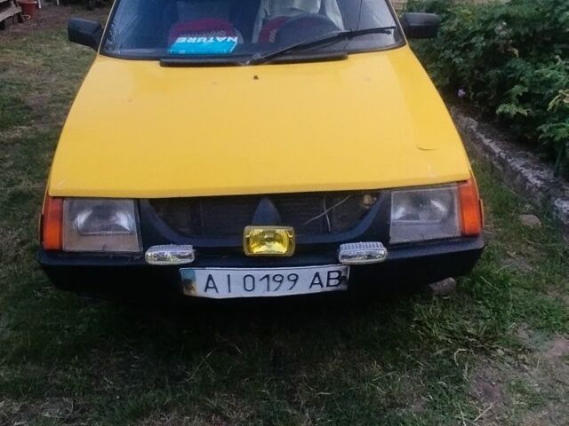 Жовтий ЗАЗ 1102 Таврія, об'ємом двигуна 1.1 л та пробігом 350 тис. км за 361 $, фото 1 на Automoto.ua