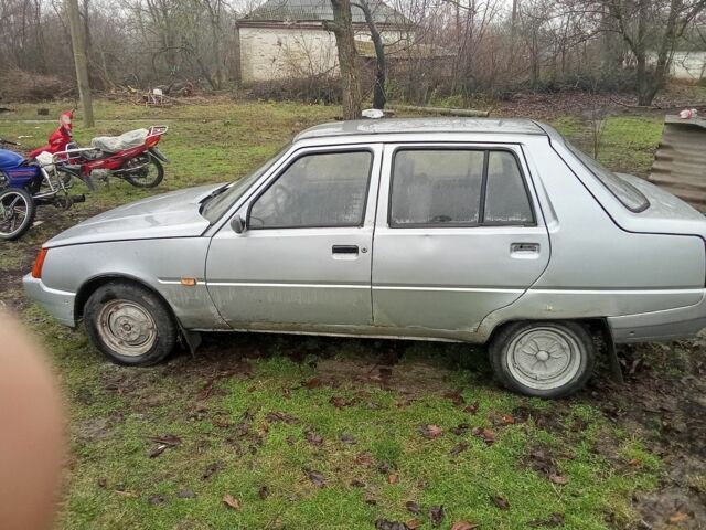 Серый ЗАЗ 1102 Таврия, объемом двигателя 0 л и пробегом 1000 тыс. км за 709 $, фото 1 на Automoto.ua