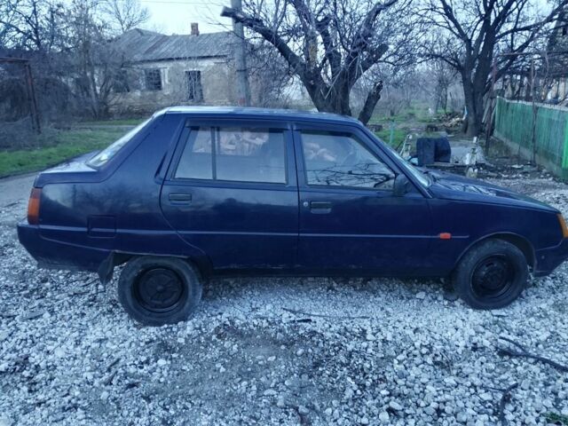 Синий ЗАЗ 1102 Таврия, объемом двигателя 1.2 л и пробегом 300 тыс. км за 519 $, фото 1 на Automoto.ua