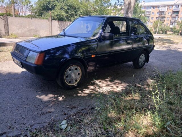 Синий ЗАЗ 1102 Таврия, объемом двигателя 1.2 л и пробегом 350 тыс. км за 600 $, фото 1 на Automoto.ua