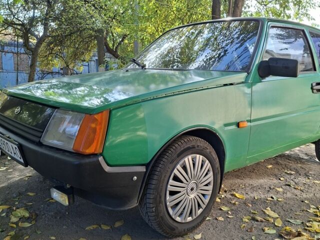 Зеленый ЗАЗ 1102 Таврия, объемом двигателя 1.1 л и пробегом 145 тыс. км за 1001 $, фото 1 на Automoto.ua