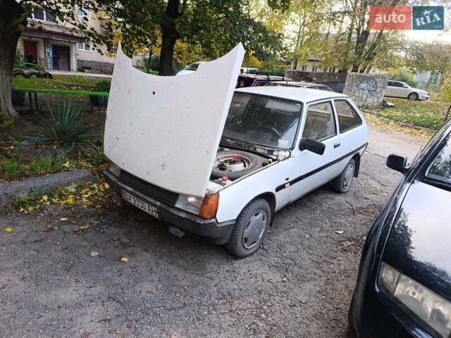 Белый ЗАЗ 1102 Таврія-Нова, объемом двигателя 1 л и пробегом 200 тыс. км за 800 $, фото 1 на Automoto.ua