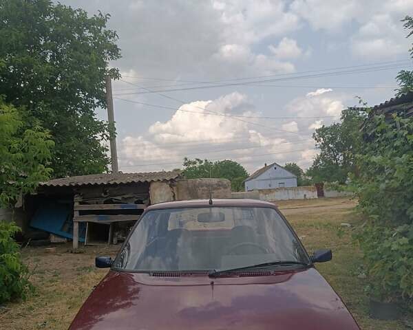 Красный ЗАЗ 1102 Таврія-Нова, объемом двигателя 1.1 л и пробегом 305 тыс. км за 800 $, фото 1 на Automoto.ua