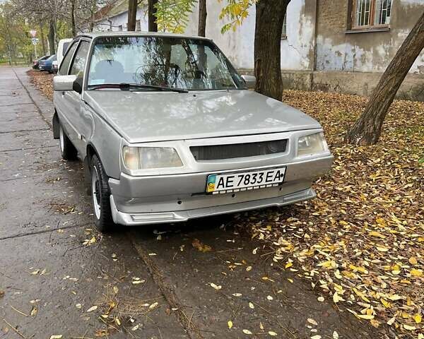 Серый ЗАЗ 1102 Таврія-Нова, объемом двигателя 1.1 л и пробегом 200 тыс. км за 900 $, фото 1 на Automoto.ua