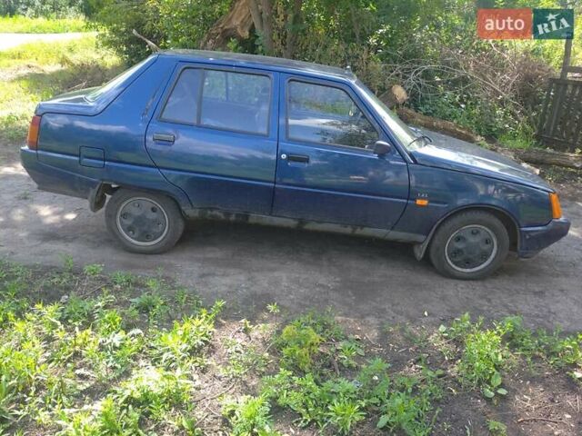 Синий ЗАЗ 1102 Таврия-Нова, объемом двигателя 1.2 л и пробегом 100 тыс. км за 1500 $, фото 1 на Automoto.ua