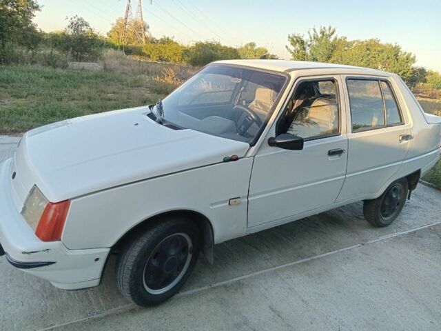 Белый ЗАЗ 1103 Славута, объемом двигателя 1.2 л и пробегом 69 тыс. км за 1600 $, фото 1 на Automoto.ua