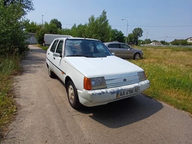 Білий ЗАЗ 1103 Славута, об'ємом двигуна 1.2 л та пробігом 140 тис. км за 600 $, фото 1 на Automoto.ua