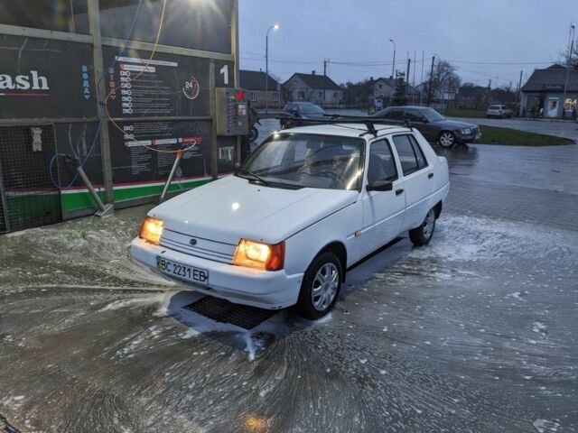 Белый ЗАЗ 1103 Славута, объемом двигателя 1.2 л и пробегом 150 тыс. км за 950 $, фото 1 на Automoto.ua