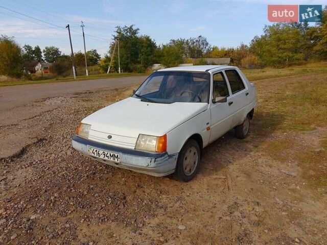 ЗАЗ 1103 Славута 2001 в Прилуках на Automoto.ua Белый ЗАЗ 1103 Славута, объемом двигателя 1.2 л и пробегом 89 тыс. км за 1200 $, фото 1 на Automoto.ua