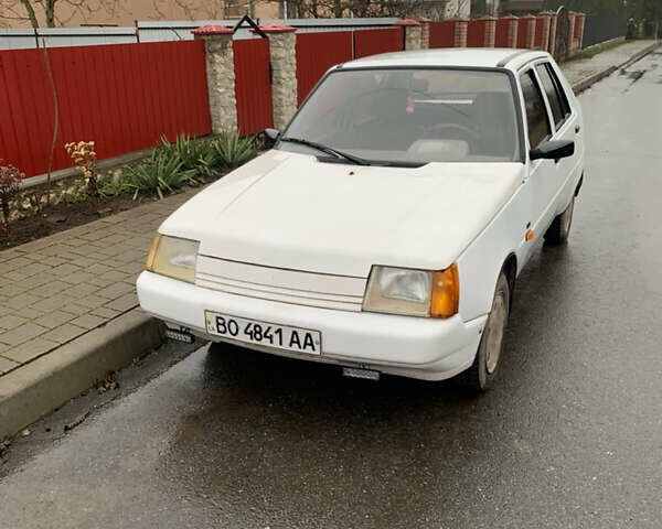 Белый ЗАЗ 1103 Славута, объемом двигателя 0.15 л и пробегом 73 тыс. км за 900 $, фото 1 на Automoto.ua