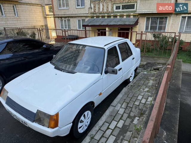 Белый ЗАЗ 1103 Славута, объемом двигателя 1.2 л и пробегом 180 тыс. км за 650 $, фото 1 на Automoto.ua